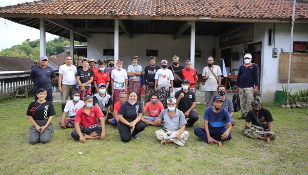 Discova's long-term initiative seeks to provide farmers an alternate source of income through organic farming. Discova's long-term initiative seeks to provide farmers an alternate source of income through organic farming.