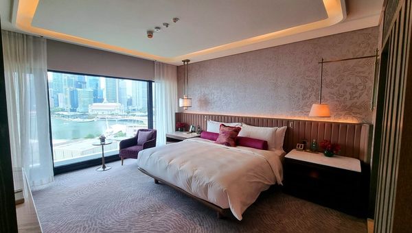 The Premier Marina Bay Suite boasts breathtaking skyline vistas through floor-to-ceiling windows, offering a captivating view of the lively bay and the city's financial district. The Premier Marina Bay Suite boasts breathtaking skyline vistas through floor-to-ceiling windows, offering a captivating view of the lively bay and the city's financial district.