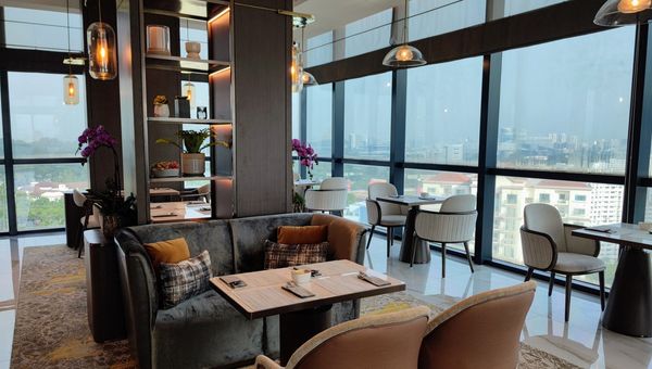 Guests stating in the Momentum Club Room and Executive Suite have complimentary access to the Momentus Club Lounge that serves up light bites across a range of cuisines all day long.