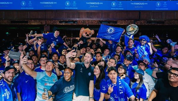 Chelsea football legend Gary Cahill, alongside fans and supporters as part of The Famous CFC presented by Ascott in Jakarta.