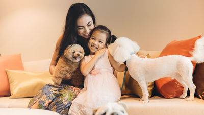 Great World Residences offers fully furnished, pet-friendly apartments with one- to four-bedroom layouts, modern interiors, kitchen facilities, and access to extensive recreational and co-working amenities.