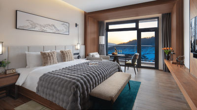 Oakwood Suites Chongli, located in Zhangjiakou’s winter sports hub, offers spacious accommodations with home comforts and luxury amenities, catering to both business and leisure travellers.