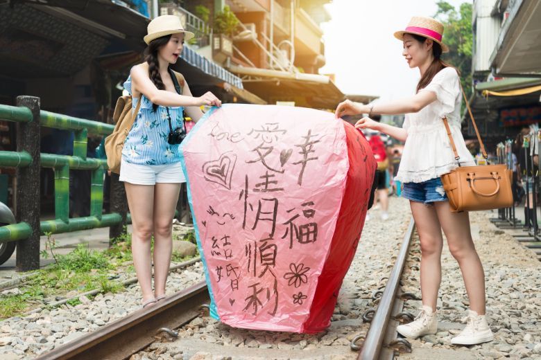 Tourists releasing sky lanterns in Taiwan.