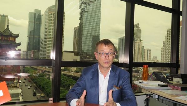 Roemer, together with Thomas Maurer and Gonpo Tsering, are the new owners of Diethelm Travel. Roemer, together with Thomas Maurer and Gonpo Tsering, are the new owners of Diethelm Travel.