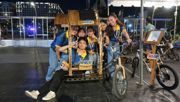 Bambike Ecotours在手工制作的竹自行车上提供指导的自行车旅行，探索马尼拉历史悠久的Intramuros，同时促进菲律宾的可持续性，当地工艺和基于社区的旅游业。