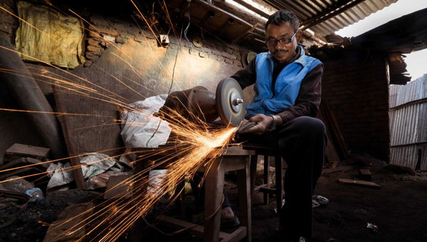 Backstreet Academy将旅行者与亚洲各地的当地工匠和主持人联系起来，以实践文化经验，从而通过基于社区的点对点旅游来支持基层经济体。