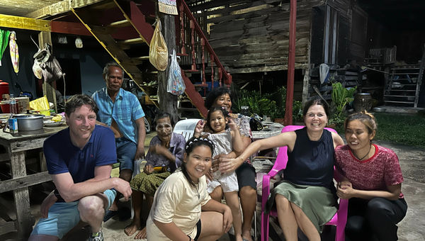 Exploration Travel’s travelling dining with a welcoming local family in Sukhothai, providing them with an authentic experience of the genuine local lifestyle and flavors. Exploration Travel’s travelling dining with a welcoming local family in Sukhothai, providing them with an authentic experience of the genuine local lifestyle and flavors.