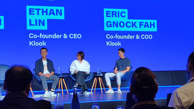 From left: Klook’s Ethan Lin; WIT’s Yeoh Siew Hoon; Klook’s Eric Gnock Fah