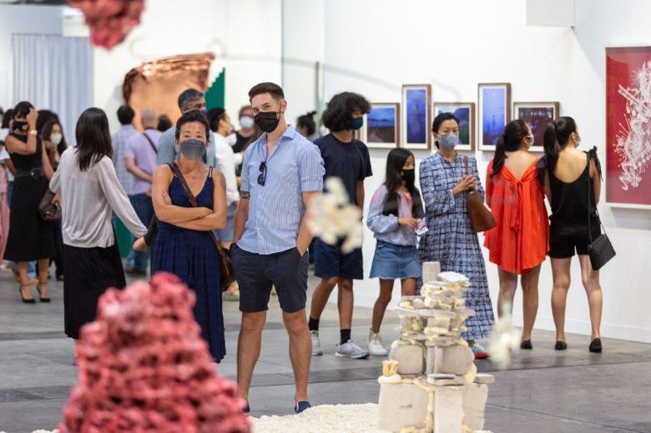 The 2021 event featured 104 galleries from 23 countries and territories, and upped the ante with daily broadcasts and virtual experiences streamed live from the event venue at Hong Kong Convention & Exhibition Centre.