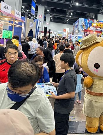 At the latest MATTA 2026 Fair in Kuala Lumpur, Malaysian travellers snap up holiday deals ahead of the December school break.