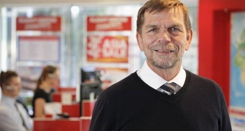 Flight Centre boss Graham Turner is rewarding employees who stick with the company through the pandemic.