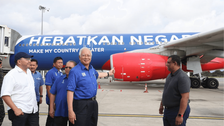 On his Twitter page, ousted prime minister Najib Razak said he was “surprised to be collected on a BN-themed AirAsia flight by Tony Fernades”.