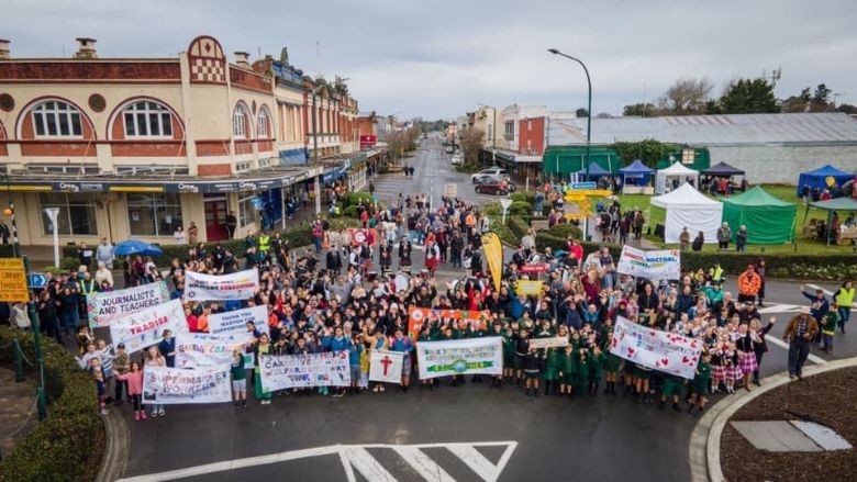 The town of Marton in New Zealand turns out to thank essential workers during the Covid-19 outbreak.