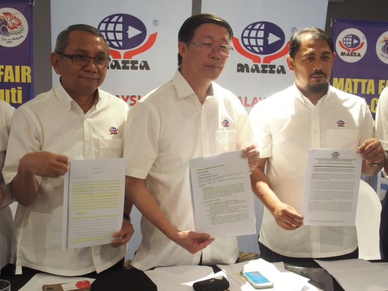 From left: MATTA’s Datuk Tan (centre) and other MATTA officials showing the provisions within the tourism act they want amended or repealed.