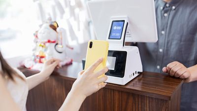 Alipay’s updates include English language options and a user-friendly translation tool to facilitate mobile payments.