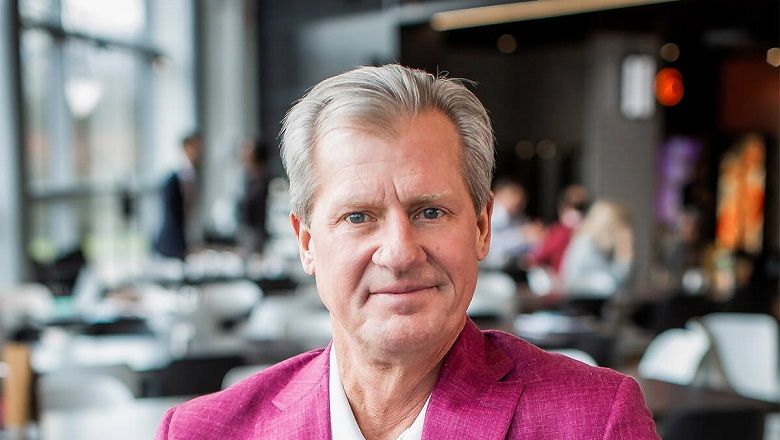 "We don’t want to keep people from leaving Russia if they are trying to get out," says Travelport's Webb.