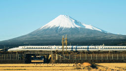 The Welcome Suica app can be used for public transport, including JR trains, Shinkansen tickets, and payments at vending machines, stores, and other services across Japan.