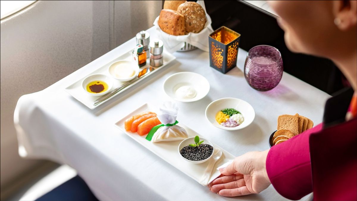 Qatar Airways serves up caviar in business class