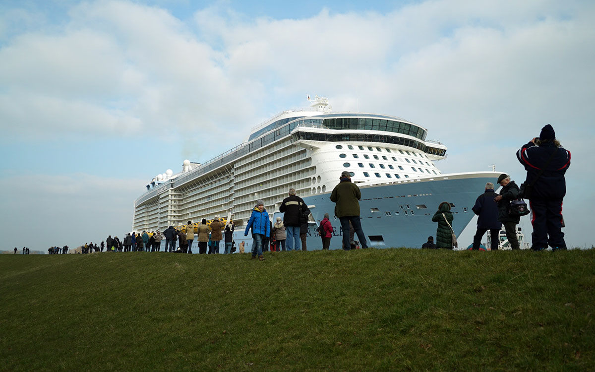 Why this big ship went down the river backwards: Travel Weekly Asia