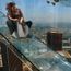 洛杉矶第一高楼建全透明玻璃滑梯