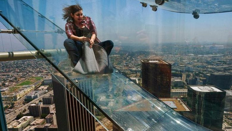 洛杉矶第一高楼建全透明玻璃滑梯