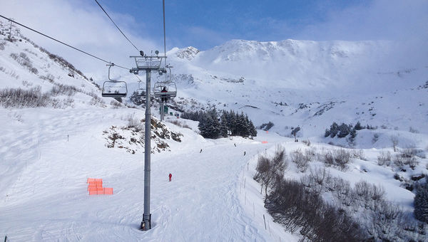 Alyeska Resort boasts North America’s longest continuous double black diamond slopes. Alyeska Resort boasts North America’s longest continuous double black diamond slopes.