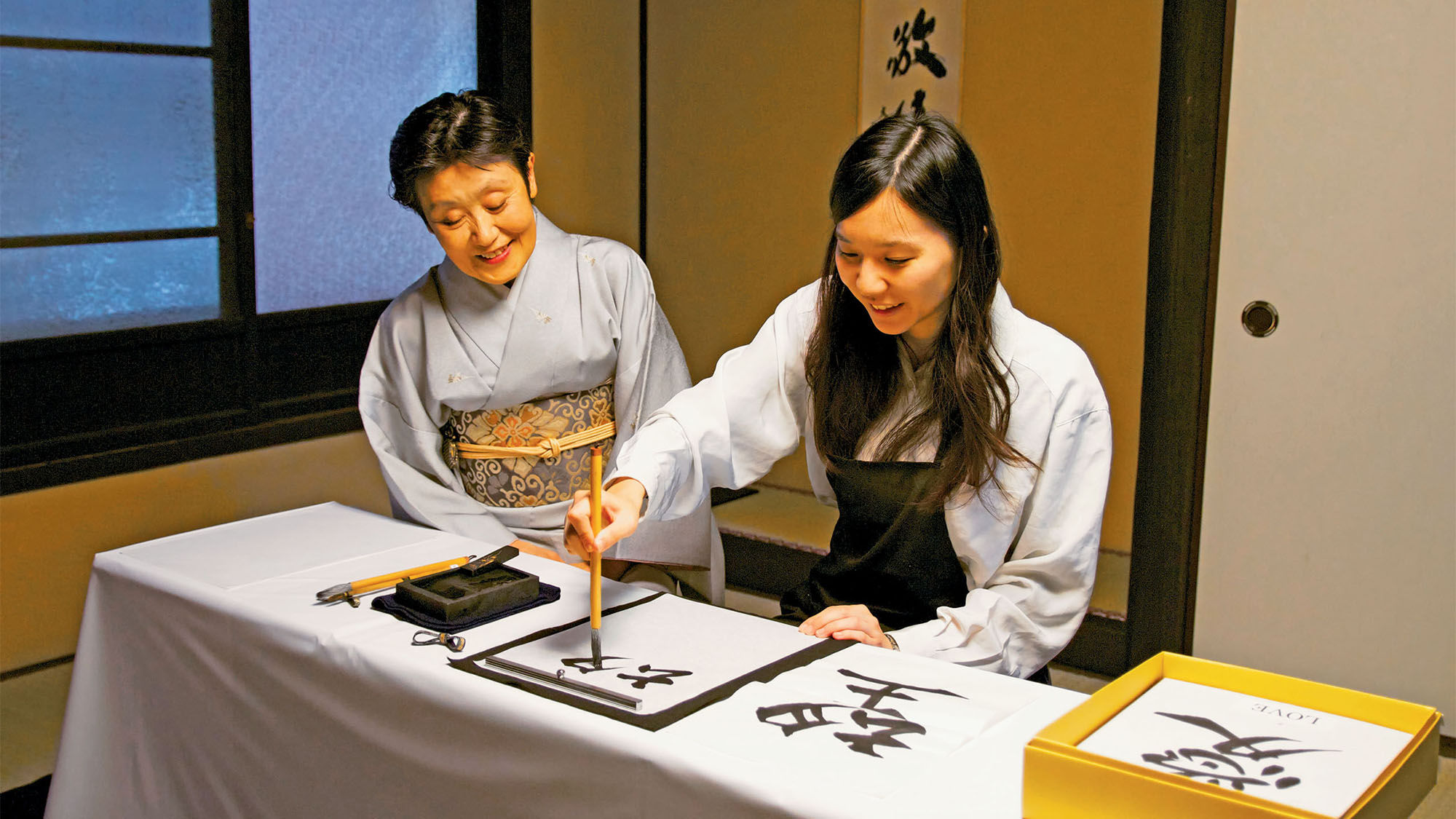 A calligraphy lesson with Boutique JTB, one of Travel Leaders Group’s In-Country Partners.