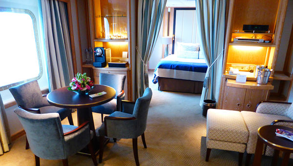 A midship owners' suite. A midship owners' suite.