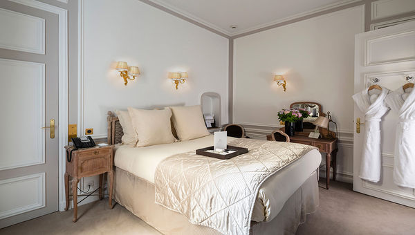 A guestroom at Hotel Regina.