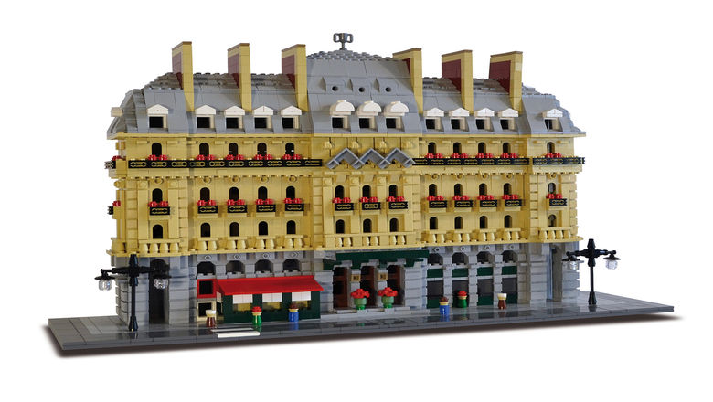 This LEGO Mediterranean harbor takes us back to World War II - The
