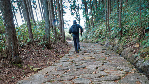 Walking on the Nakasendo near Shinchaya. Walking on the Nakasendo near Shinchaya.