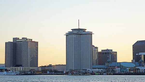 The Four Seasons will develop a new hotel project in the vacant waterfront World Trade Center building.