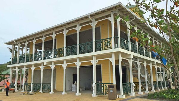 A bar and restaurant complex recalls a structure in Plaza Independencia. A bar and restaurant complex recalls a structure in Plaza Independencia.