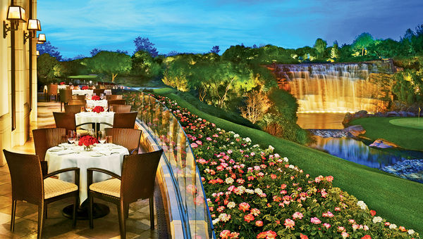 The Country Club and all of Wynn's other restaurants offer both vegan dishes and low-calorie selections.