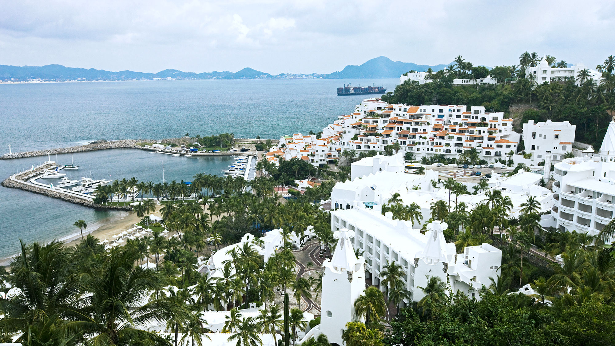 The sleepy Mexican town of Manzanillo sits between two large bays on the Pacific Coast: Santiago Bay and Manzanillo Bay.