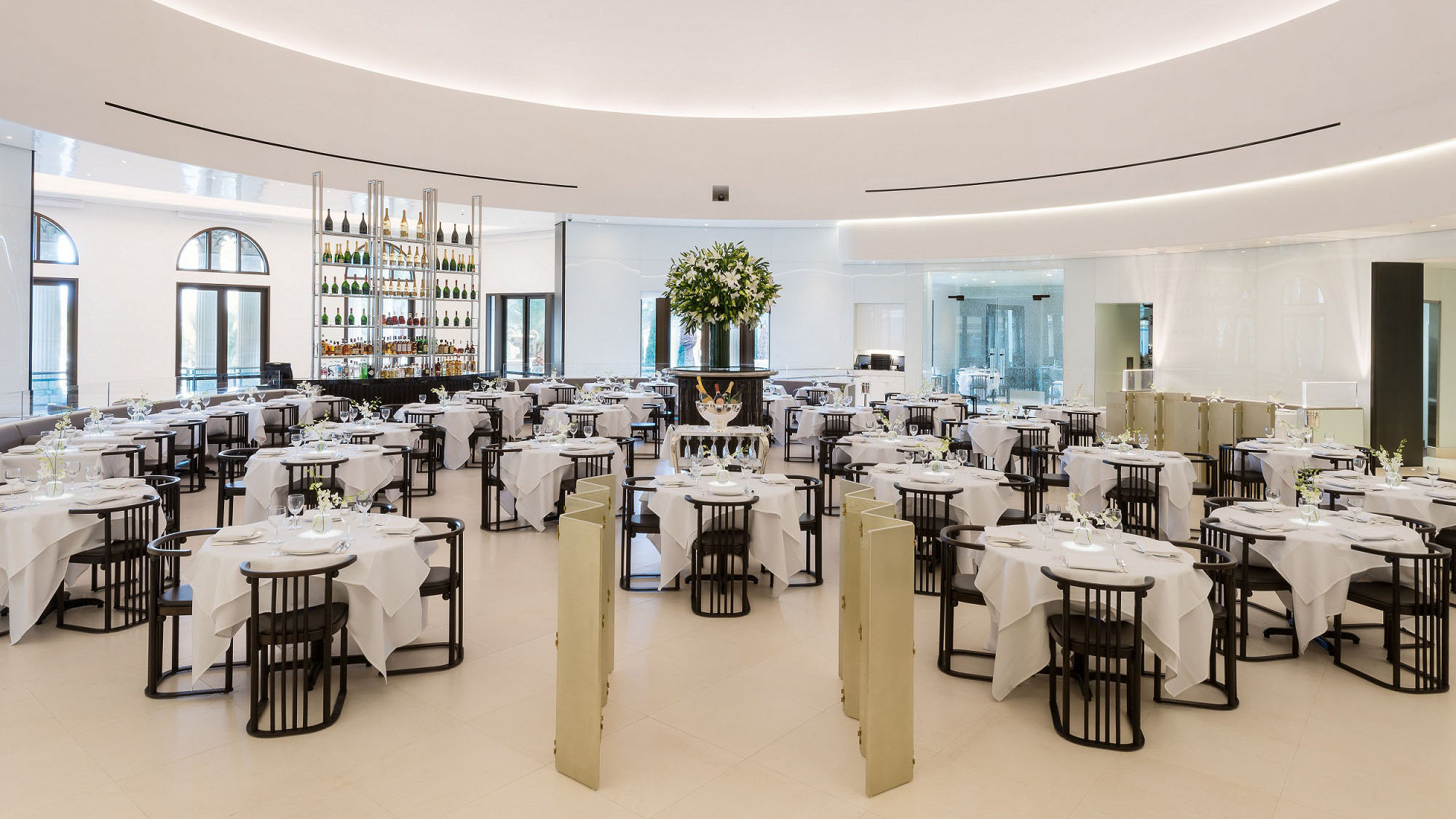 During dinner service, six different culinary shows take place in the main dining room.