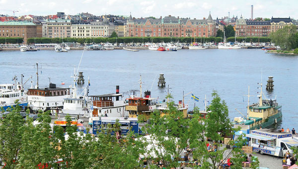 The Moderna Museet museum cafe offers dazzling views of Skeppsholmen’s harbor. The Moderna Museet museum cafe offers dazzling views of Skeppsholmen’s harbor.