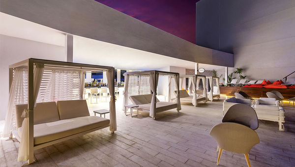 The Grand Fiesta Americana’s Divina Skybar has lounge chairs and daybeds. The Grand Fiesta Americana’s Divina Skybar has lounge chairs and daybeds.
