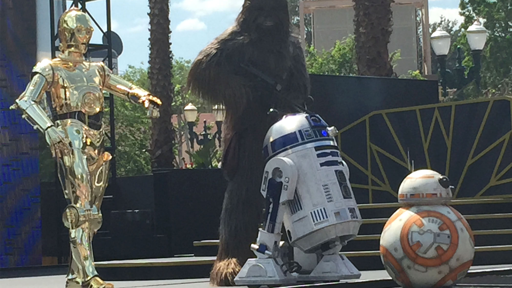 C3PO, R2D2, Chewbacca and BB8 on stage at "Star Wars: A Galaxy Far Far Away" in Hollywood studios.