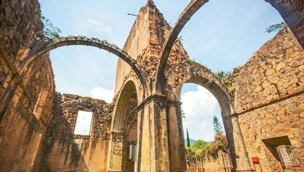 Construction on La Iglesia de la Preciosa Sangre in Mascota started in the early 1900s, but the church was never completed. Construction on La Iglesia de la Preciosa Sangre in Mascota started in the early 1900s, but the church was never completed.
