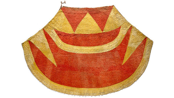 Kalaniopuu’s ahu ulu (feathered cloak) and mahiole (helmet) will be on display at the museum as part of a long-term loan. Kalaniopuu’s ahu ulu (feathered cloak) and mahiole (helmet) will be on display at the museum as part of a long-term loan.