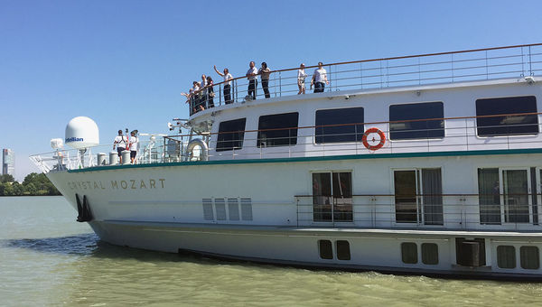 The Crystal Mozart arrives in Vienna.