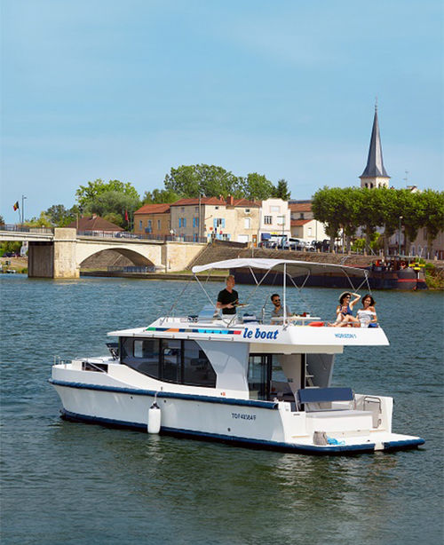 Le Boat expands fleet of self-drive yachts