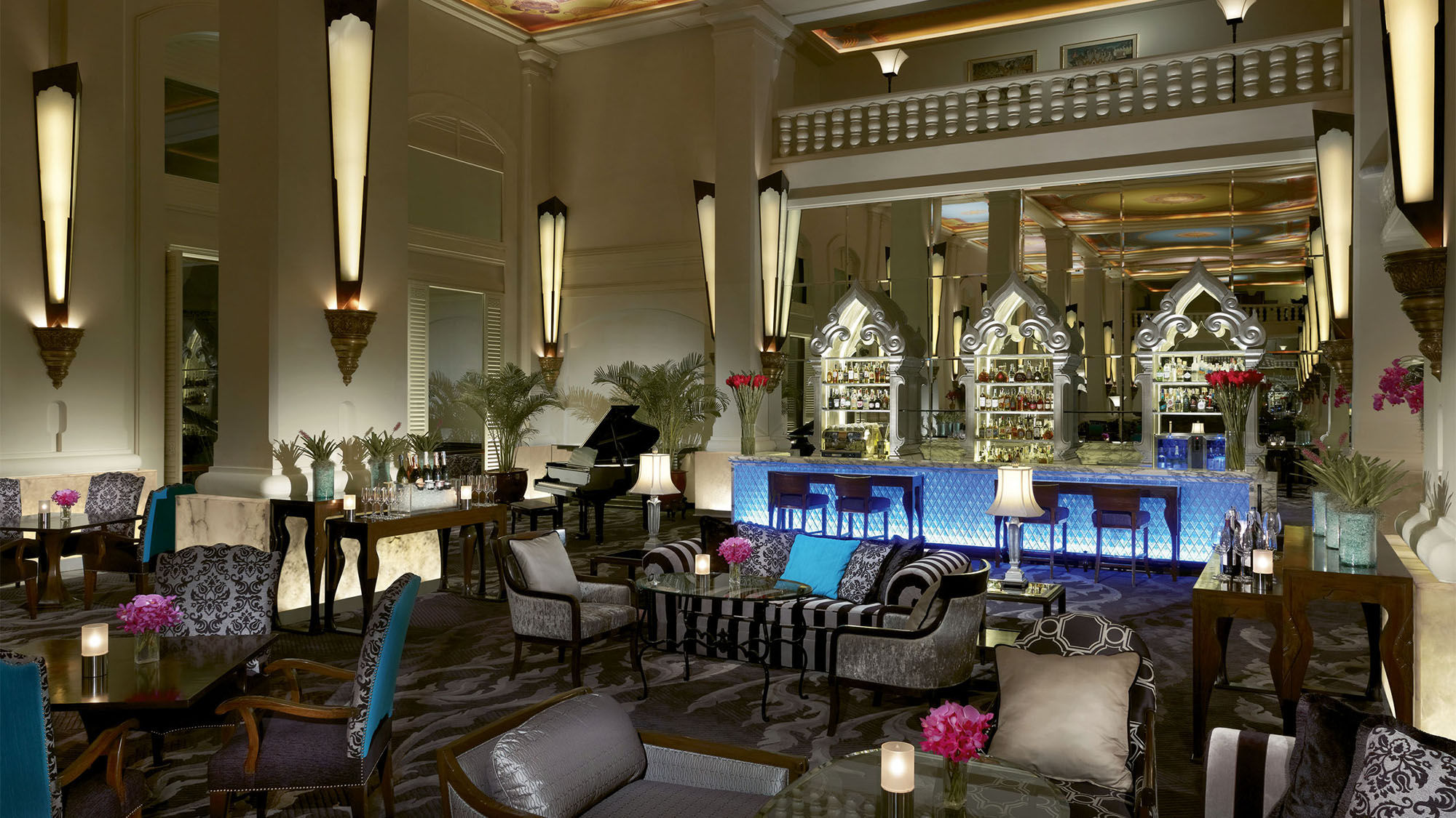 The marble-splashed lobby of the Anantara Siam Bangkok has features that echo both traditional and modern Thailand.