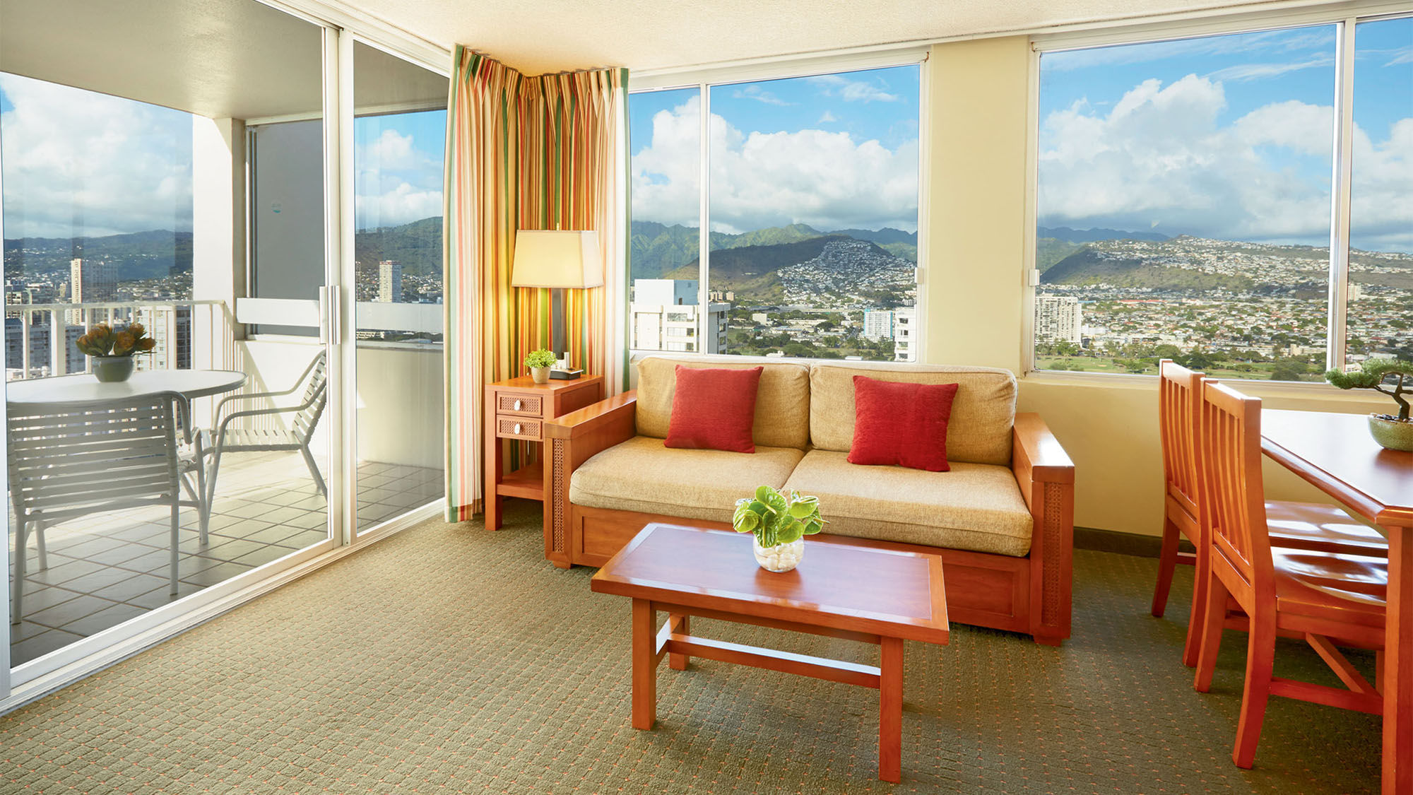 United Vacations is offering discounts for hotels such as Honolulu’s Aqua Pacific Monarch.