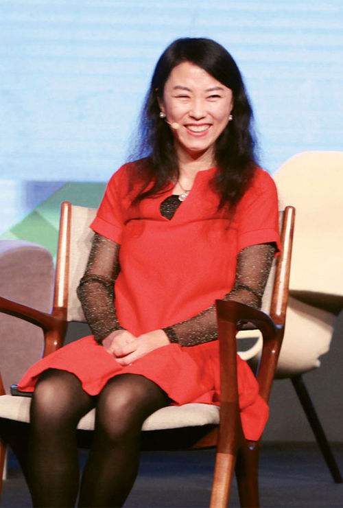 Jenny Wu, Ctrip’s chief strategy officer, speaking at the Web in Travel conference, said the key strategy for the company is to bring offline customers online. Jenny Wu, Ctrip’s chief strategy officer, speaking at the Web in Travel conference, said the key strategy for the company is to bring offline customers online.