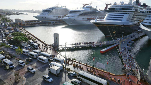 Piers 3 and 4 can accommodate up to four large ships at a time, such as Royal Caribbean’s Oasis-class vessels. Piers 3 and 4 can accommodate up to four large ships at a time, such as Royal Caribbean’s Oasis-class vessels.