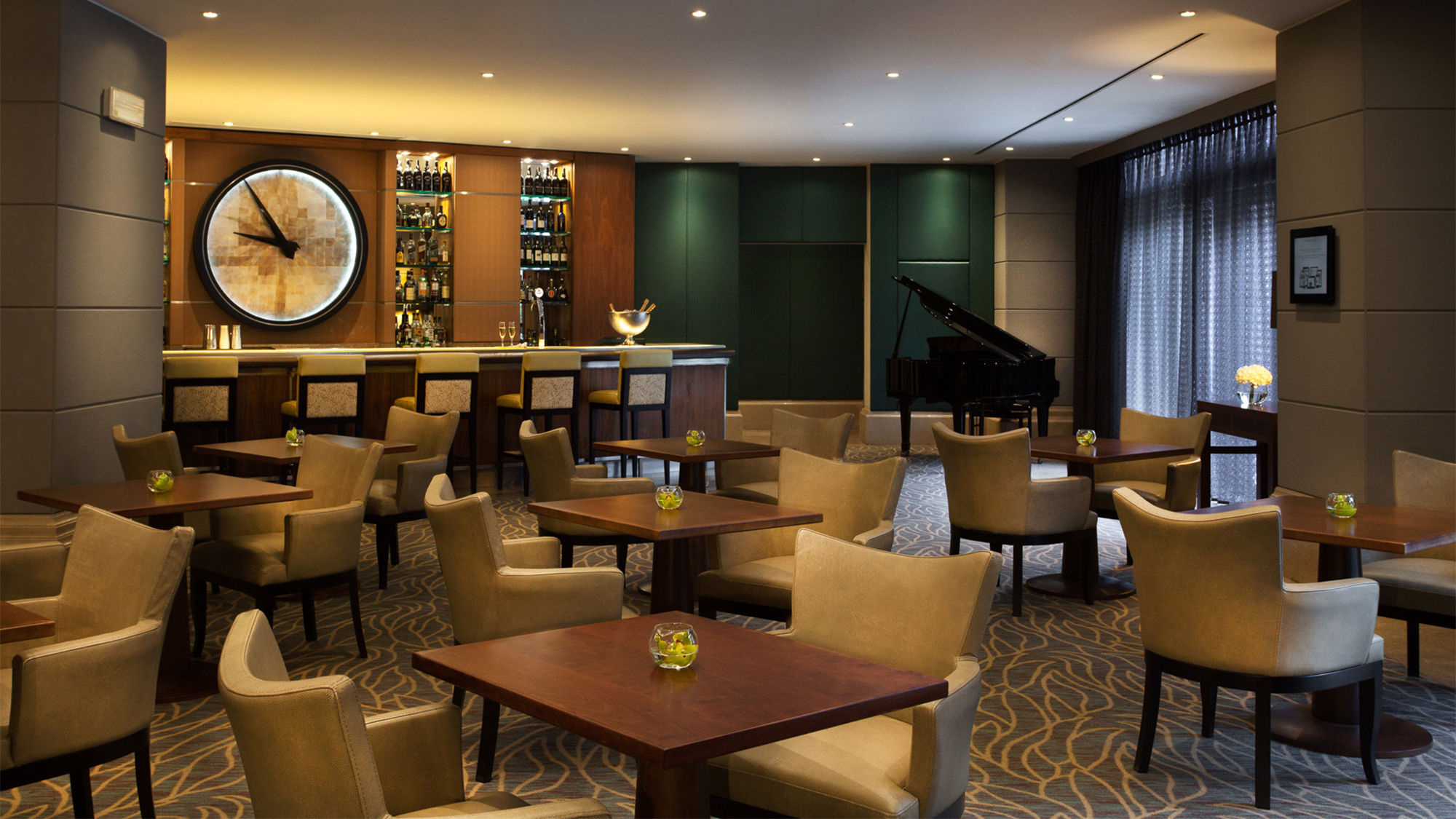 The Tempus Bar features Lisbon-specific offerings.