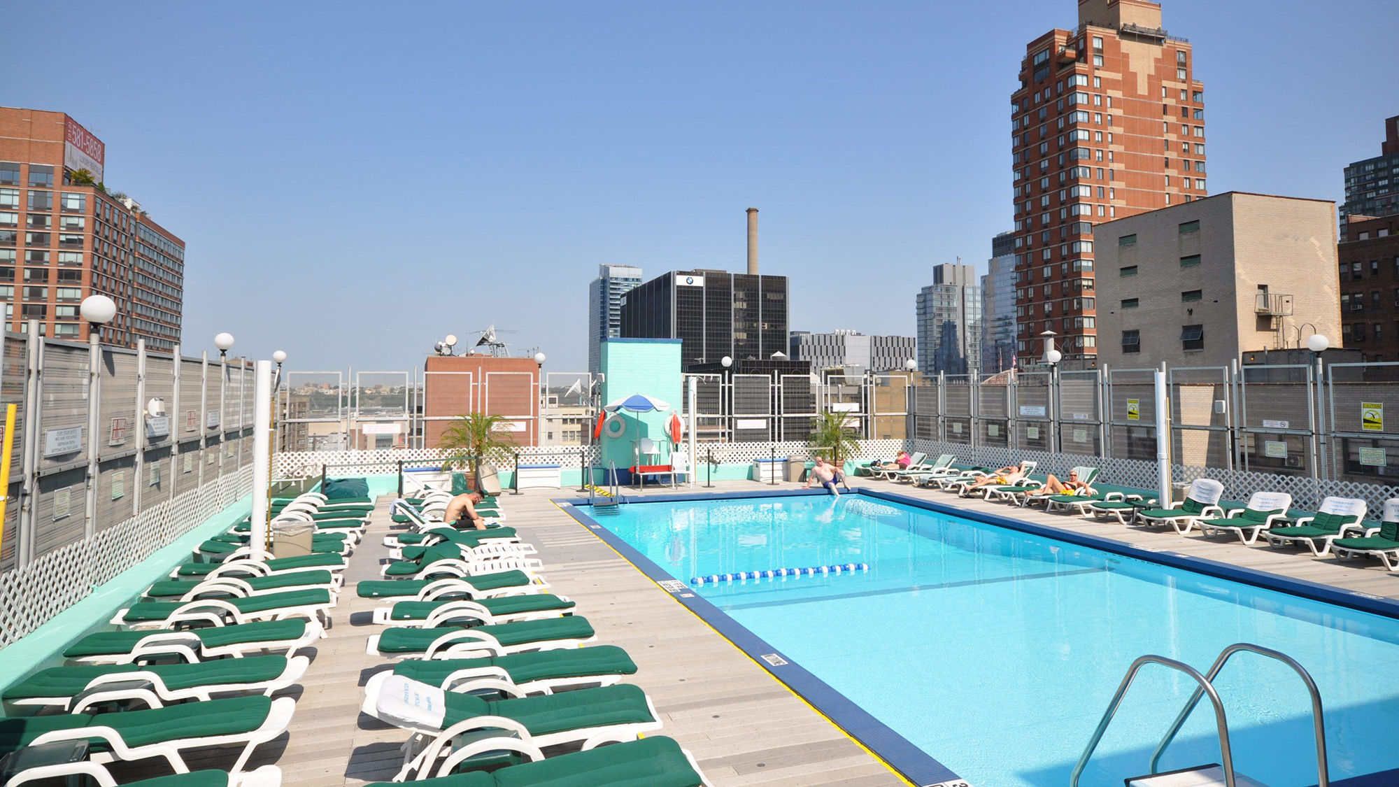 New York hotel leaving Holiday Inn chain