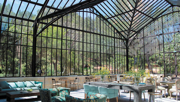 Breakfast and brunch can be served in the enclosed winter garden. Breakfast and brunch can be served in the enclosed winter garden.
